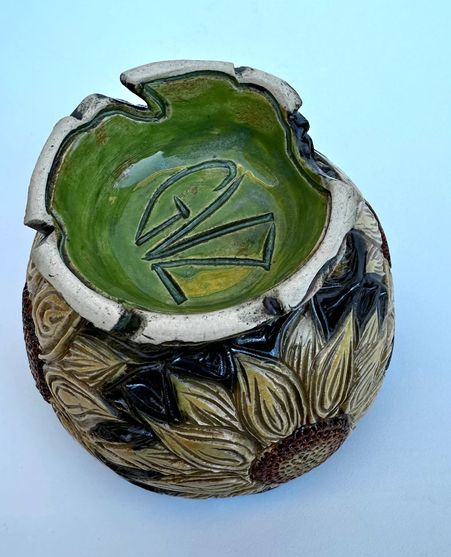Medium bowl with Sunflowers