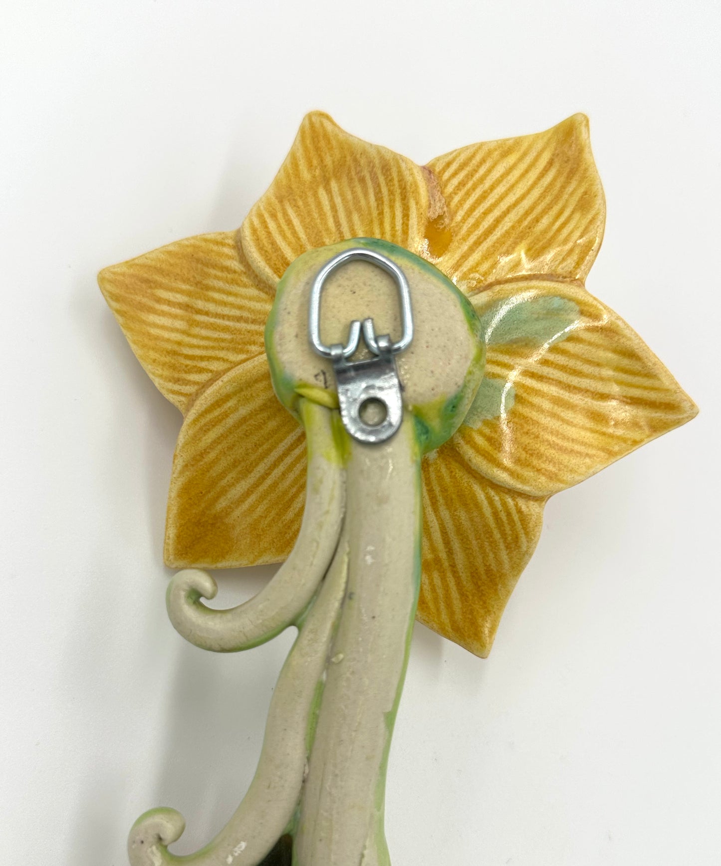 Daffodil stem with Bee and Daisies