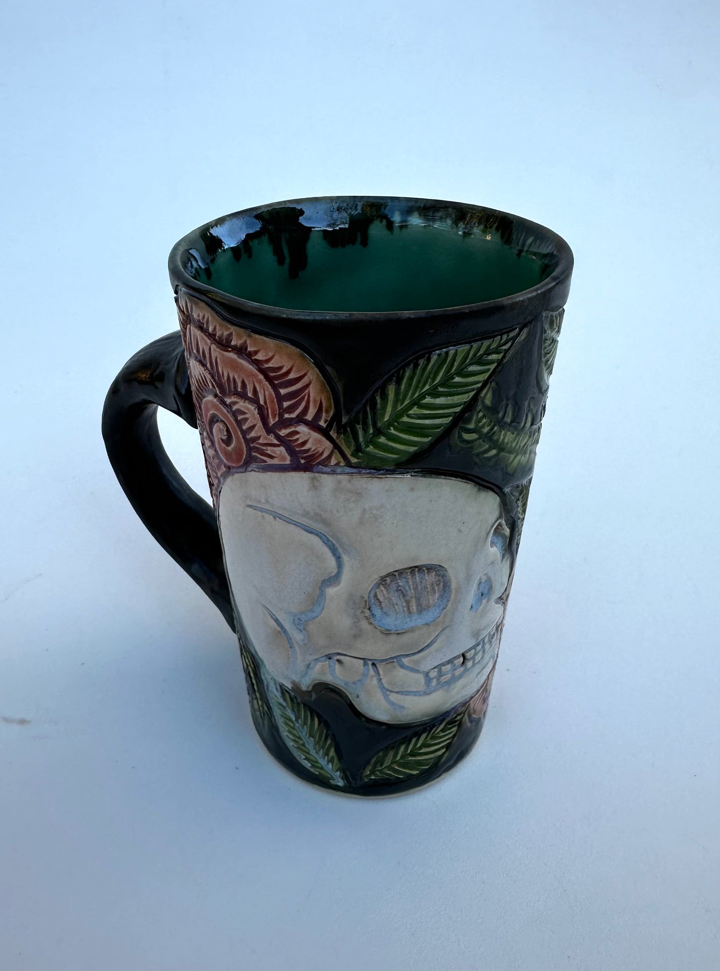 Mug with roses and skull