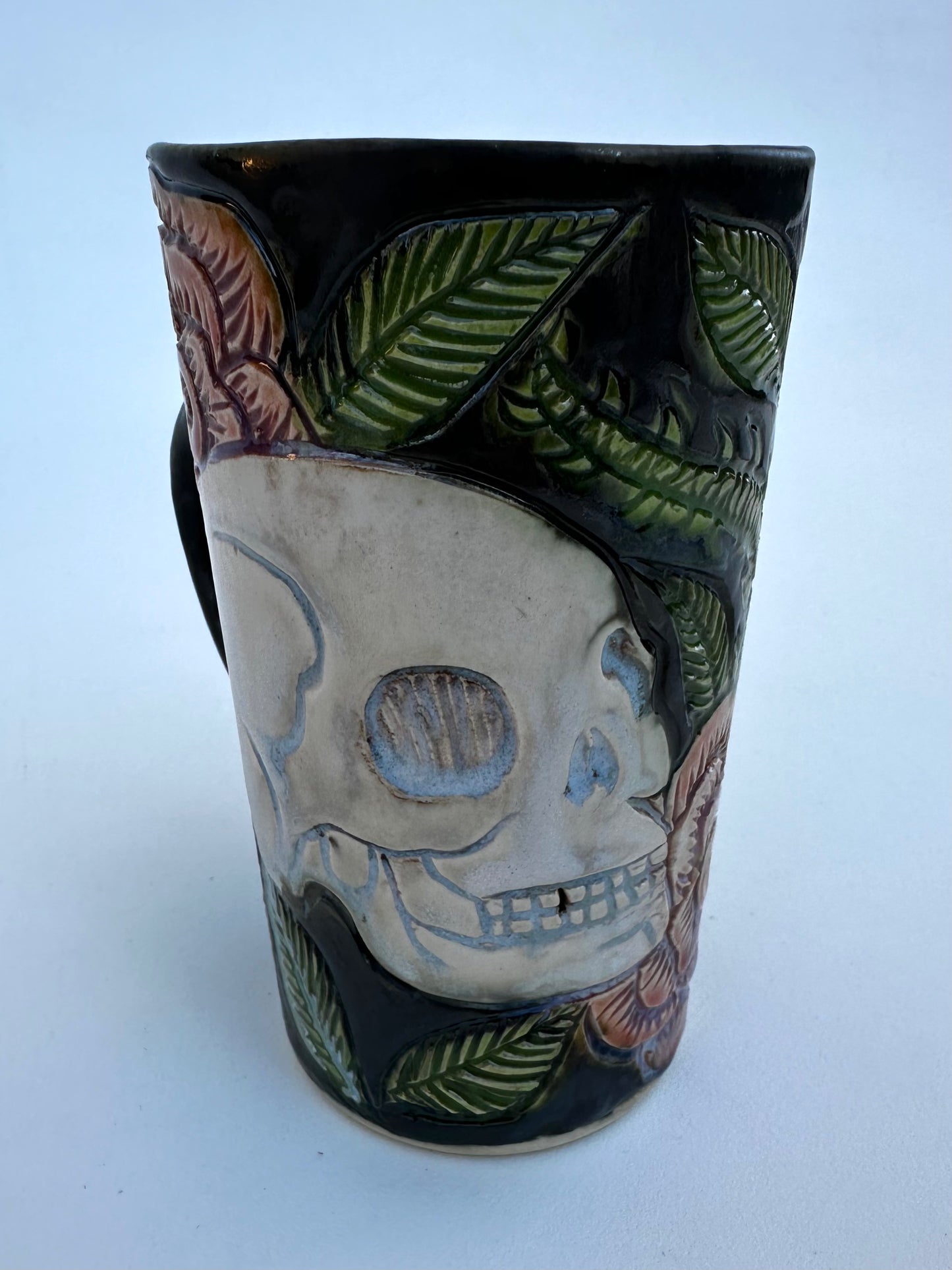 Mug with roses and skull