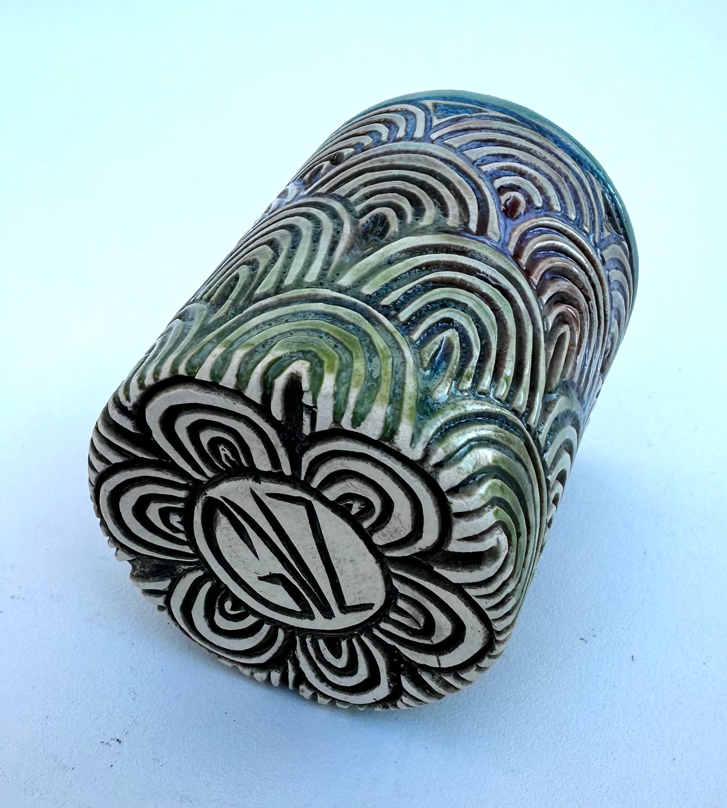 Little carved rainbow arches cup