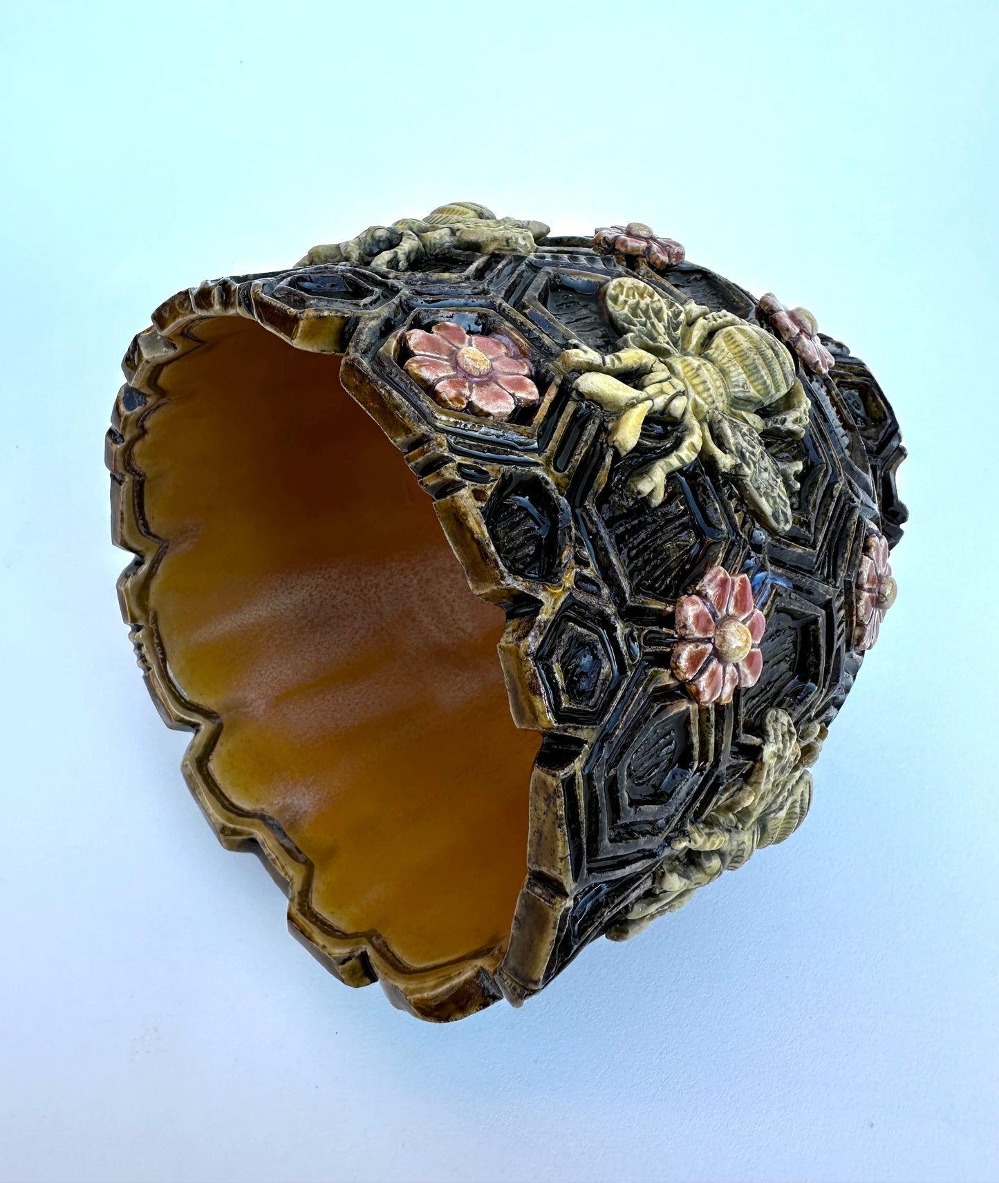 Bowl with honeybees and daisies on honeycombs