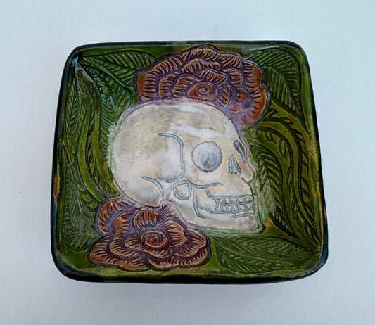 Skull and roses dish