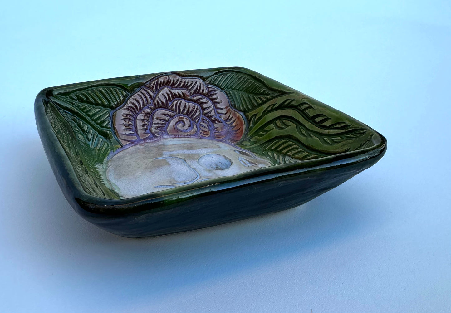 Skull and roses dish