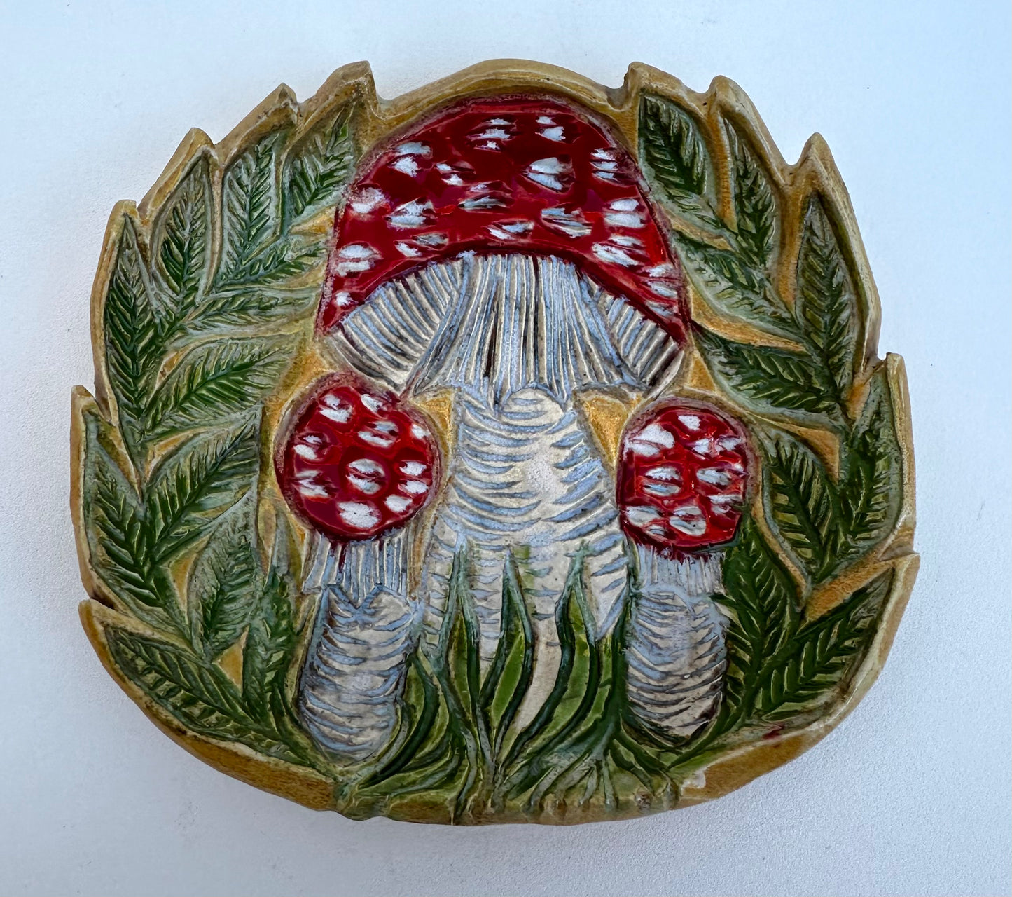 Small plate with Amanitas and ferns