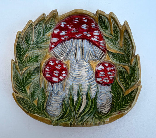 Small plate with Amanitas and ferns