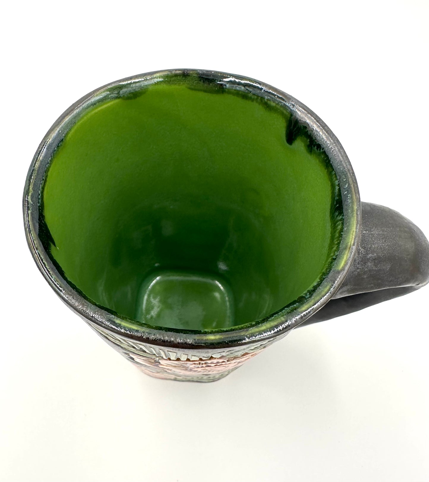 Black mug with carved Roses