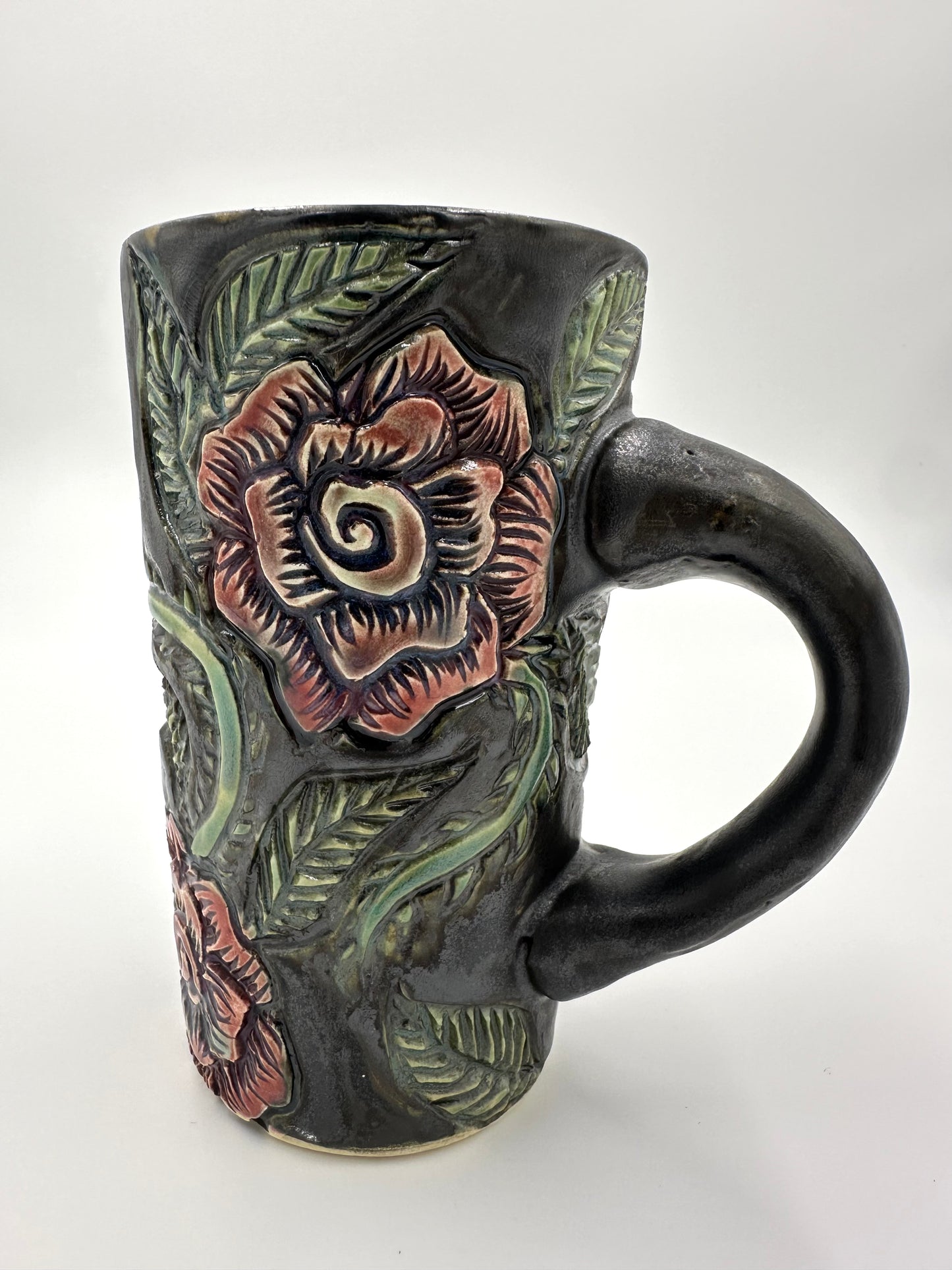 Black mug with carved Roses