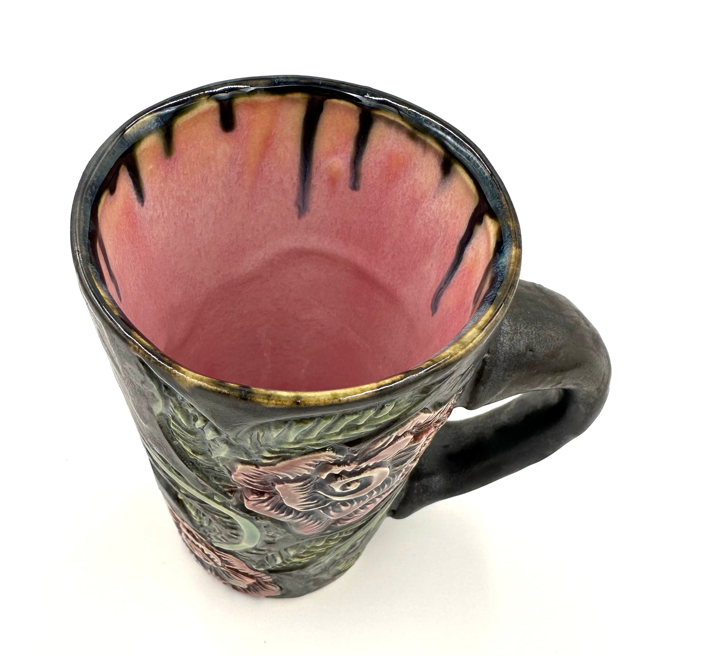 Black mug with carved Roses