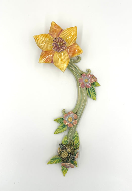 Daffodil stem with Bee and Daisies