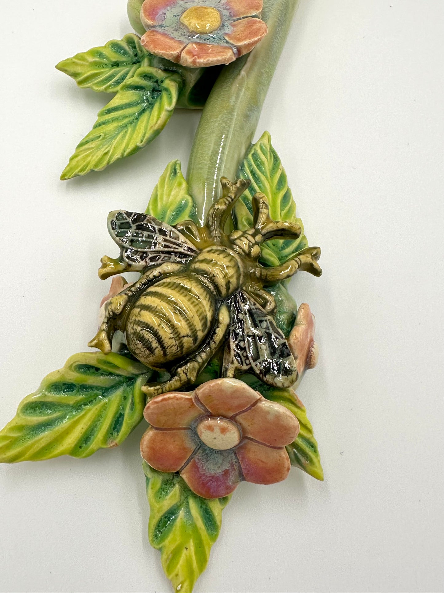 Daffodil stem with Bee and Daisies