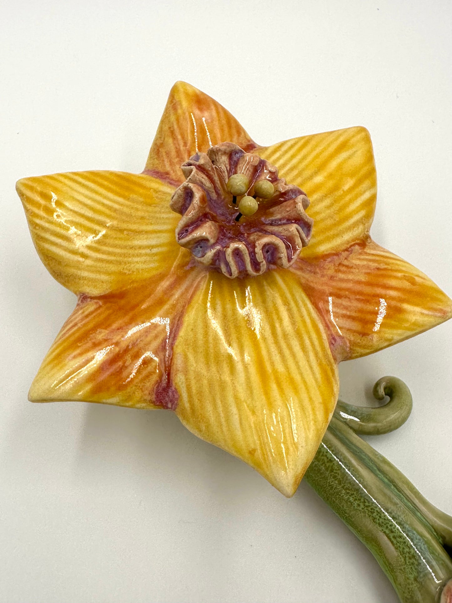 Daffodil stem with Bee and Daisies